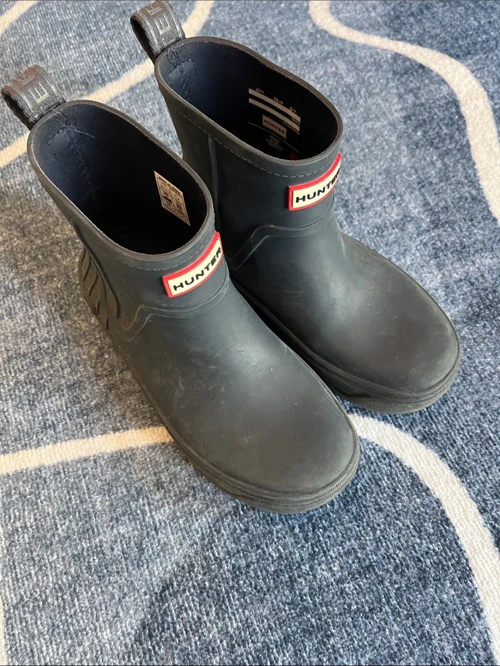 Hunter navy Short Rain Boots with Red-Trim Logo